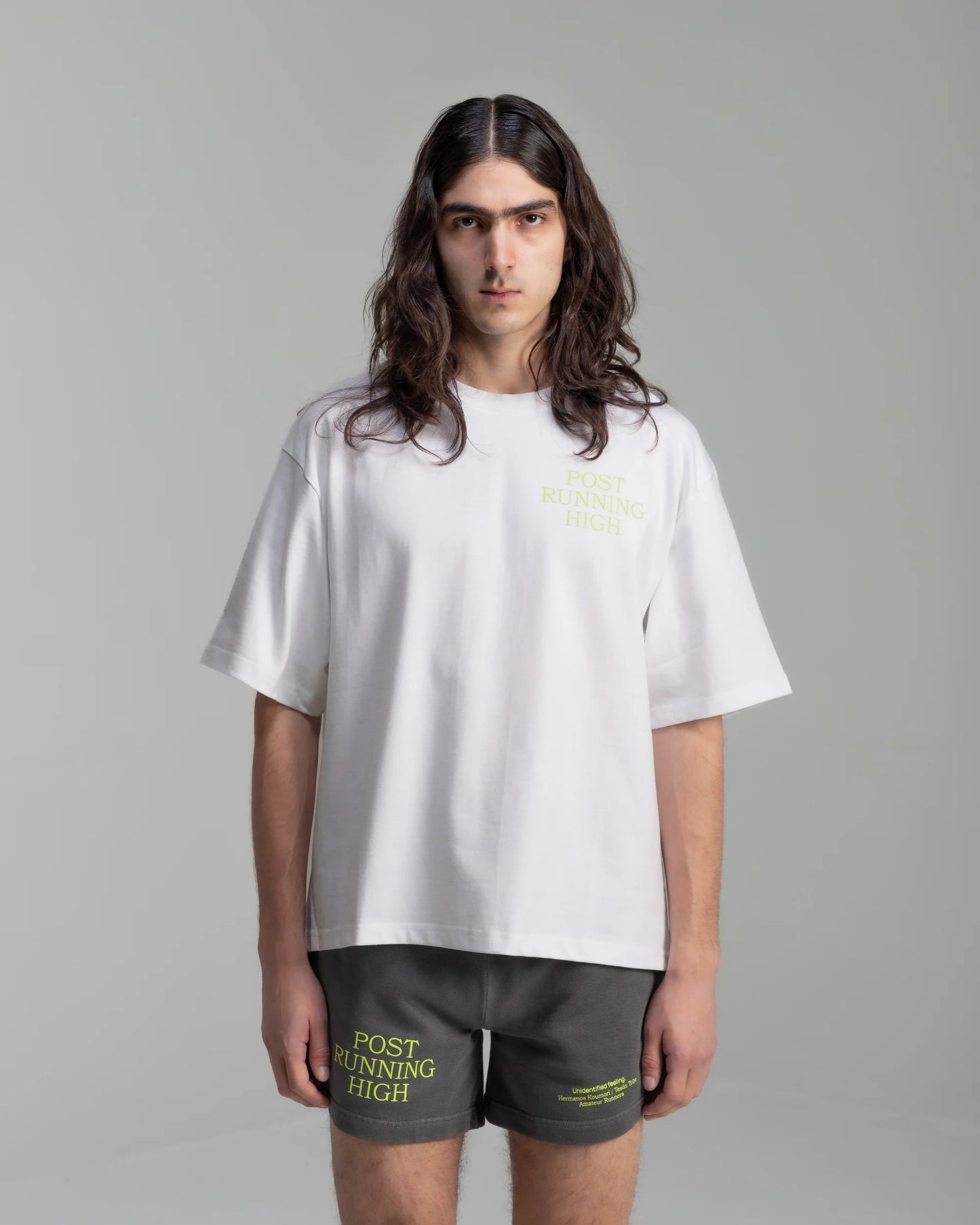 Hermanos Koumori Post Running High VOLT Camiseta blanca - Odda running