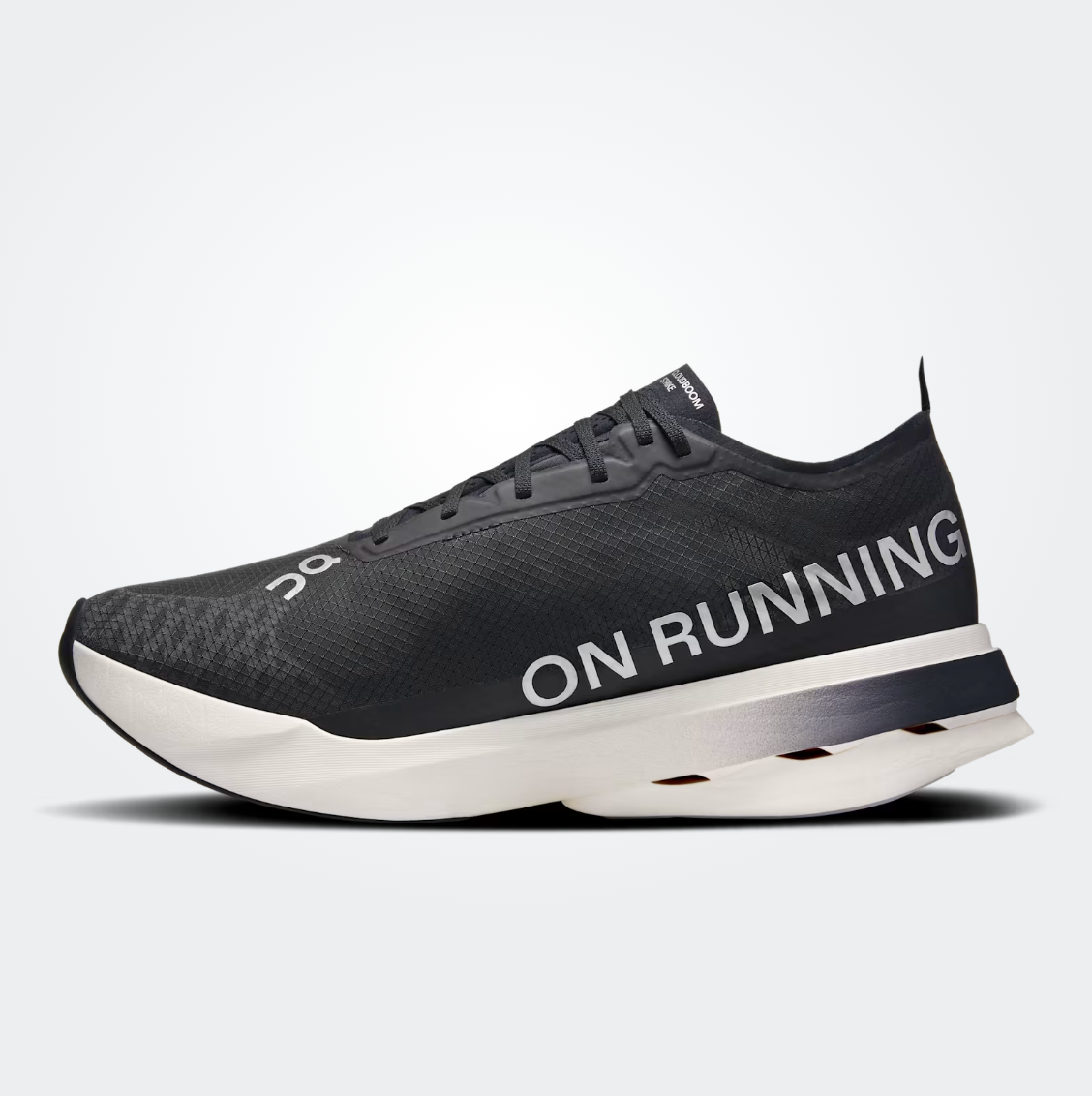 On Zapatillas Cloudboom Strike Black - White